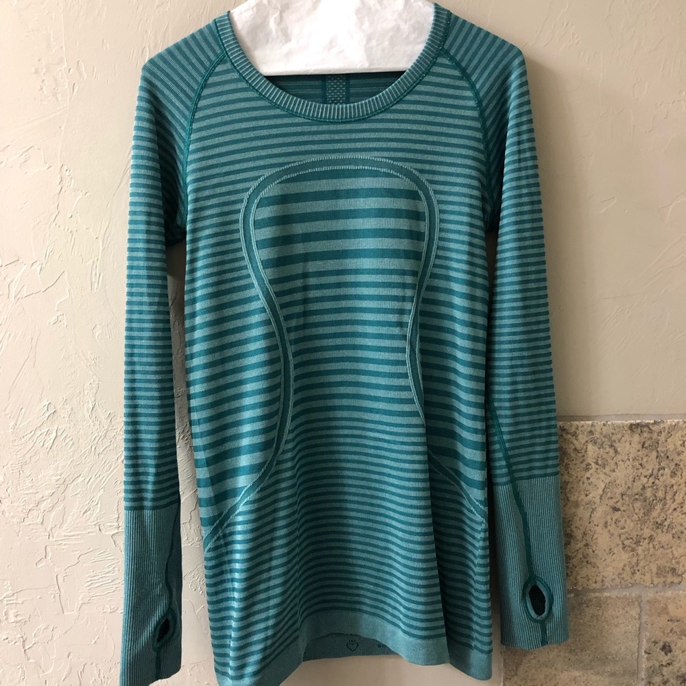 Size 8 long sleeve Lulu top!!